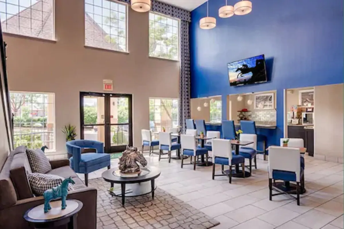 GuestHouse Lexington lobby